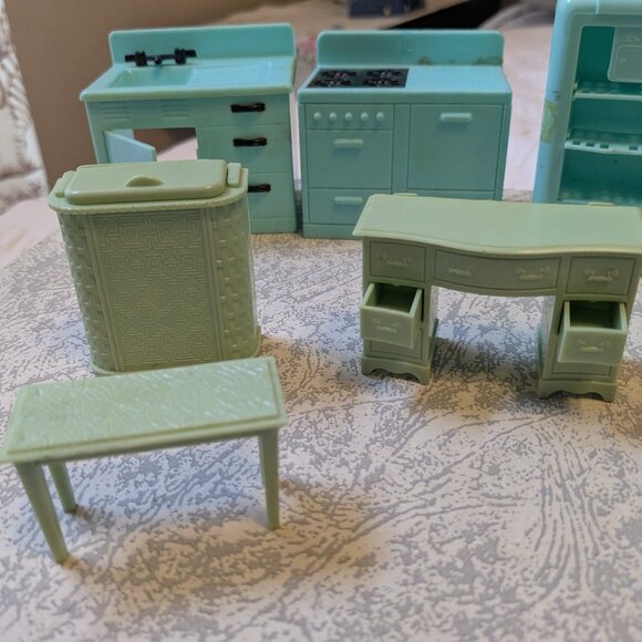 Vintage Renwal Dollhouse Furniture 1950s - Picture 9 of 13